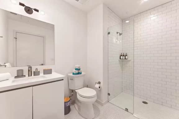 Light Filled 2BD 2BTH in K-town - EV Parking + Gym