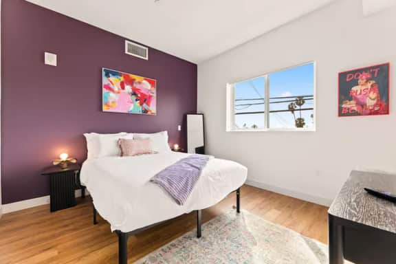Light Filled 2BD 2BTH in K-town - EV Parking + Gym