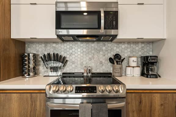 Light-Filled 2BD in K-Town | Parking, Gym & Pool