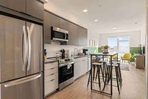 Light-Filled 2BD Suite in K-Town | Parking & Gym