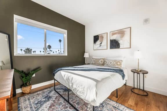 Light-Filled Home in K-Town | Parking, Gym & Views