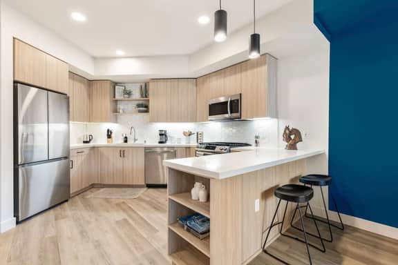 Modern Apt | Top Amenities | 1Mi to SCP + Parking