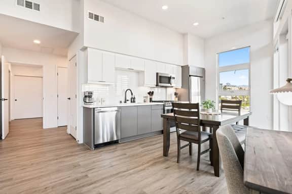 Skyline Luxe | Penthouse Living W/ DTLA Epic Views