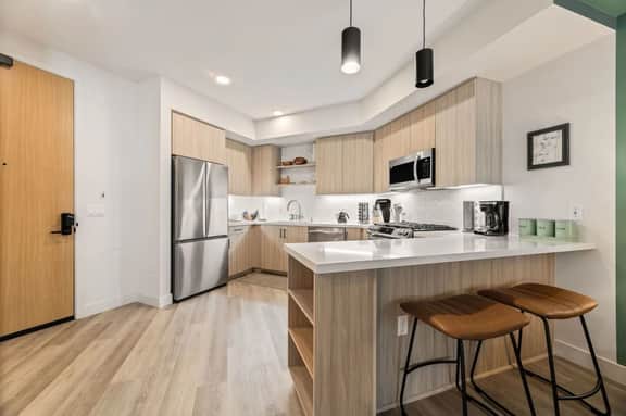 South Coast Serenity-Modern Amenities + Parking
