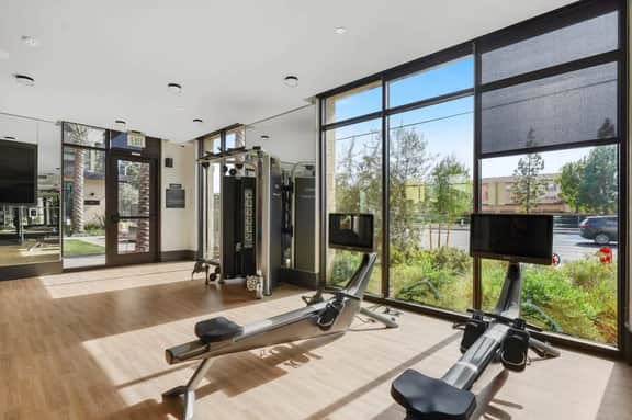 South Coast Serenity-Modern Amenities + Parking