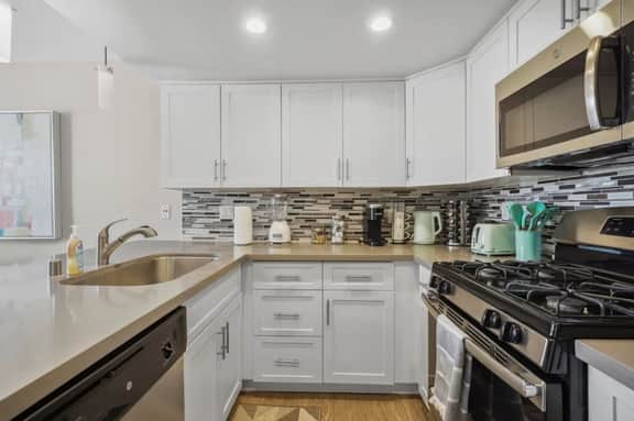 Stylish 2BD Townhouse | 1Mi to South Coast Plaza