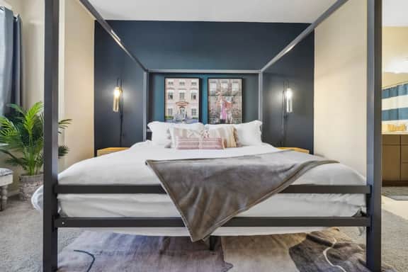 Stylish Stay in the Heart of OC - Mins to Irvine