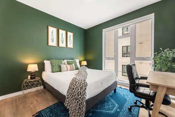 The K-Town 2BD Haven - Hot Tub, Gym & Parking