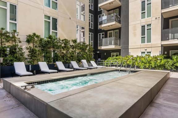 The K-Town 2BD Haven - Hot Tub, Gym & Parking