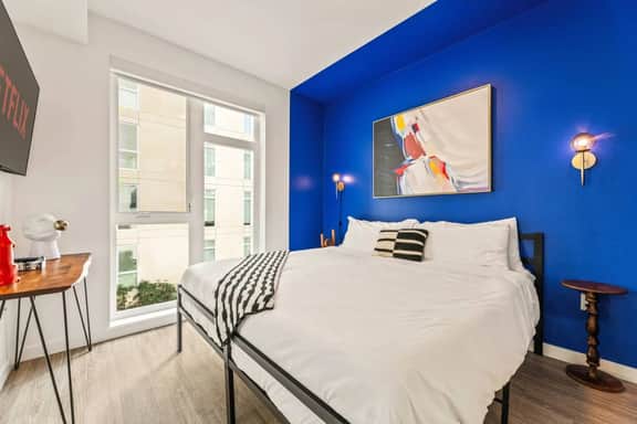 Vibrant Koreatown 2BD Hideaway | Hot tub+Parking