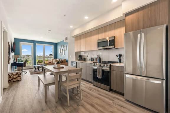 Lux Living 3BD 3BTH in K-Town, Pool, Gym & Parking - Image 4