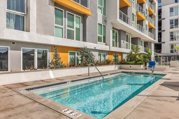 Light-Filled K-town 3BD 3BTH W/Pool, Gym & Parking - Image 5
