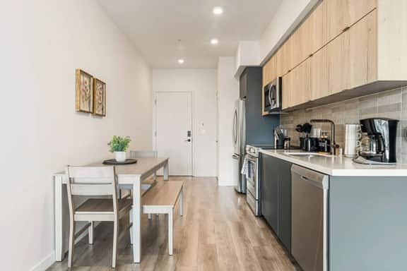 Chic and Cozy 1BD Unit in K-Town - Free Parking - Image 5