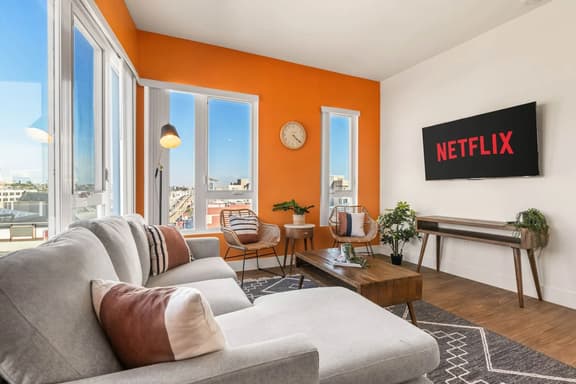 2BD Haven in Little Tokyo - LA Views, Parking+Gym