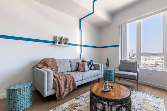 Chic Apartment | Walk to Little Tokyo | Gym+Views
