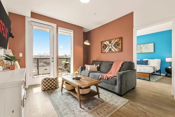 Chic & Bright Home | Free Parking | Hot tub + Gym