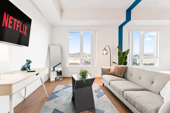 Chic Studio w/Stunning DTLA Views-Walk to Metro