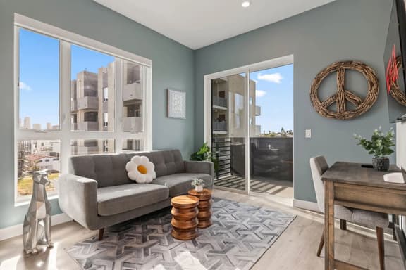 Designer 1BD King Suite in K-Town + Gated Parking