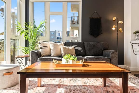 K-Town 2BD Modern Escape | Hot tub, Gym & Parking