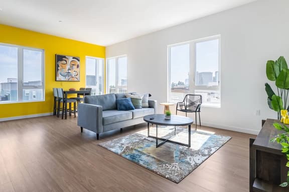 Light Filled 1BD-1BTH in Little Tokyo W/DTLA Views