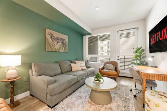 South Coast Serenity-Modern Amenities + Parking