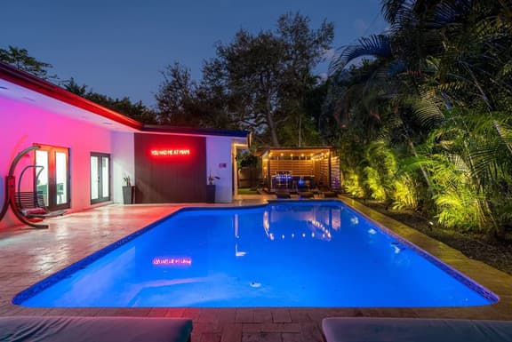 Terrace w/ Grill+Billiards+Mini Golf - Fun Villa