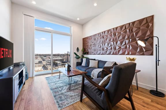 The Bliss Suites-Top Floor W/Epic Views + Parking
