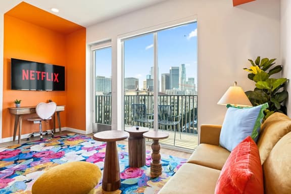 The Skyline Studio: Modern Getaway w/ DTLA  Views