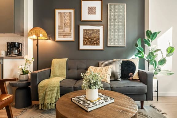 Vibrant Koreatown 2BD Hideaway | Hot tub+Parking
